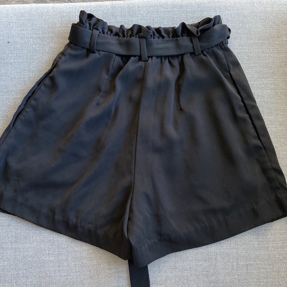 High waist black shorts from H&M, size 4. - Picture 2 of 3